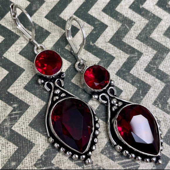 Hand Crafted Jewelry - 💕NWOT Elegant Red Garnet and Silver Drop Earrings